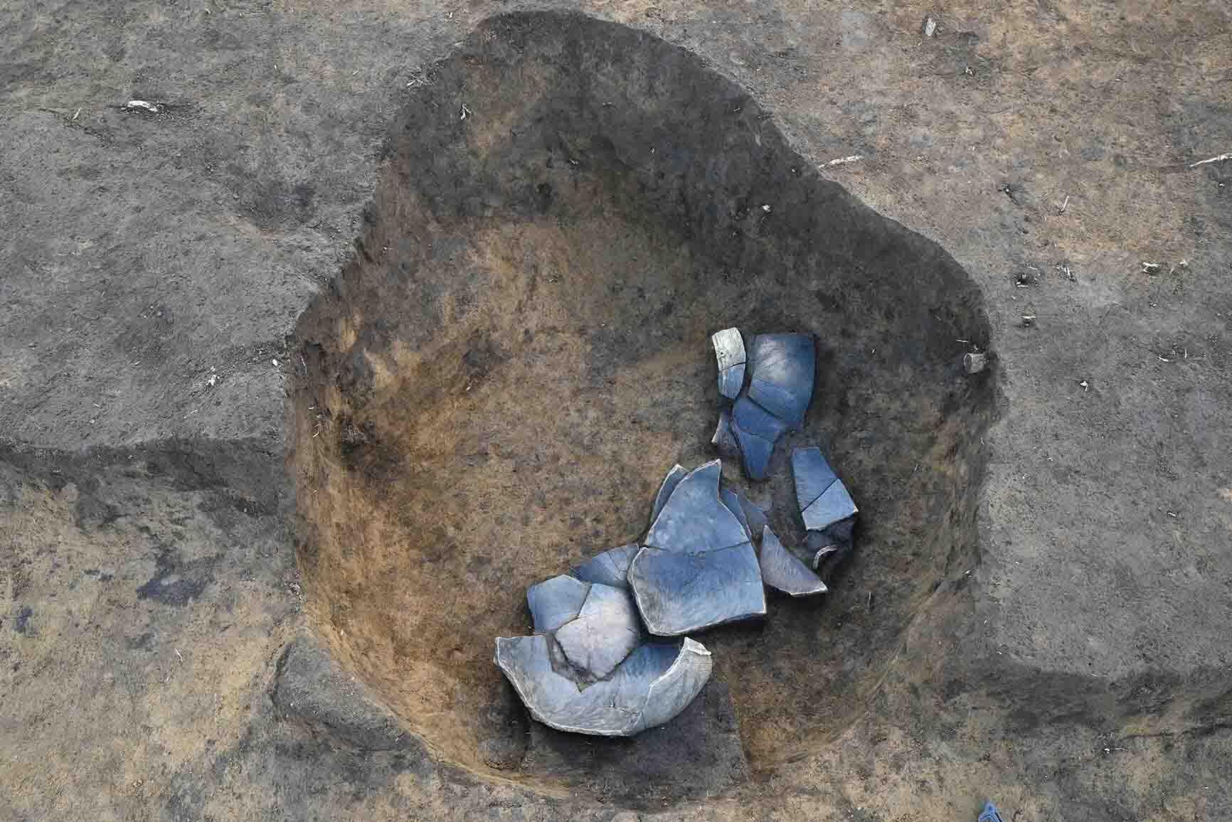 写真4　縄文時代土坑墓遺物検出状況.jpg